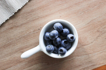 Cafe - Chiffon cake with summer berries and cream