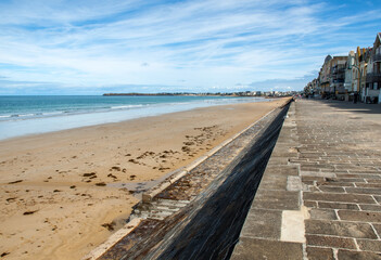  View of beach and promenade in Saint-Malo. Brittany, France