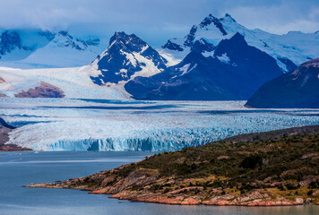 Fototapeta na wymiar Glaciar Perito Moreno in El Calafate Patagonia, Argentina 