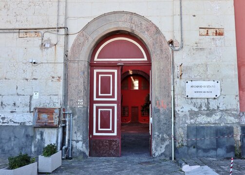 Napoli - Ingresso dell'Archivio di Stato a Pizzofalcone