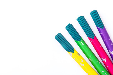 カラフルな線香
