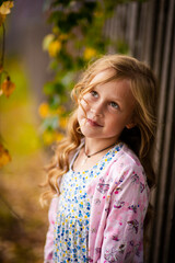 blonde girl portret, selective focus © Ekaterina