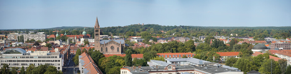 Fototapeta na wymiar Von der Nikolaikirche Potsdam