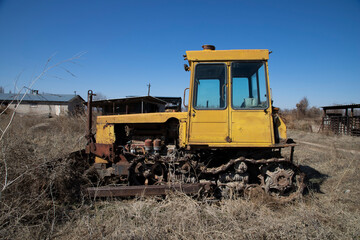 Fototapeta na wymiar Old and rusty yellow bulldozer.