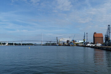 Hafen in Stalsund mit R&uuml;genbr&uuml;cke