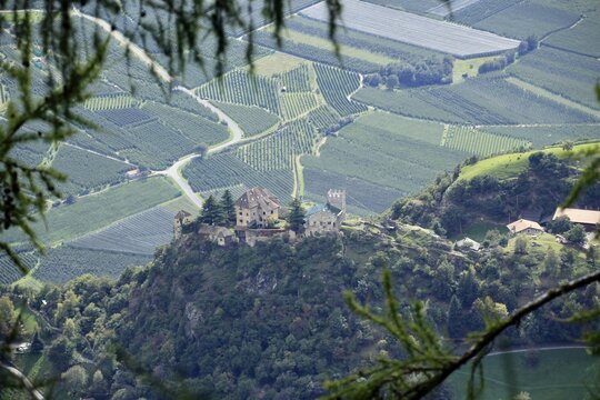 Blick auf Schlo&szlig; Juval