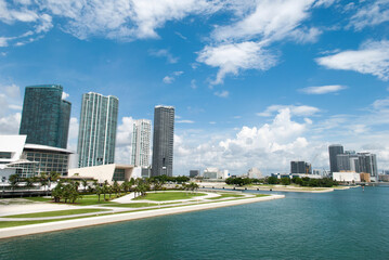 Naklejka premium Miami Downtown Skyline And Waterfront Park