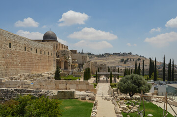 A walk around the walls of Jerusalem