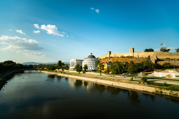 Obraz premium View of Government building and Kale Fortress by Vardar River in Skopje city