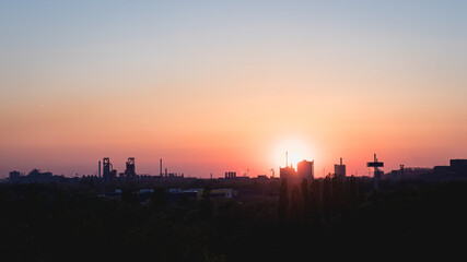 Naklejka premium Industrial park duisburg in sunset