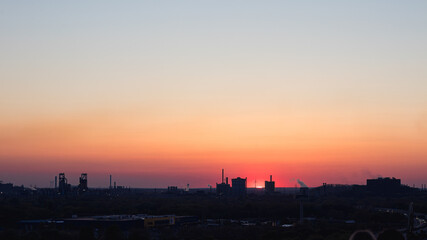 Naklejka premium Industrial park duisburg in sunset