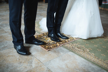 newlyweds' feet at ceremony