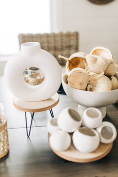 Elegant White Table Decor for Home Livingroom