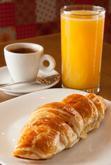 ateliê do Trigo,café ,suco de laranja e croissant