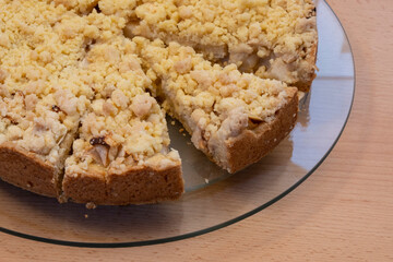 Angeschnittene Apfeltorte
