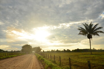 Paisaje de las montañas y amanecer de los llanos orientales Villavicencio Meta Colombia.