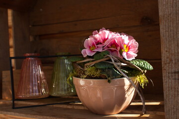 Dekoration im Garten zu Ostern