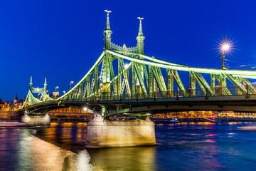 Fototapeta na wymiar Liberty Bridge in Budapest at night, Hungary