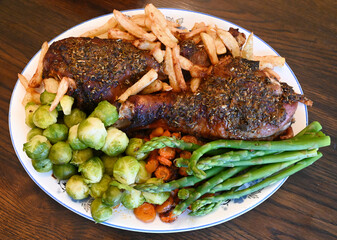 Roasted Turkey with broccoli, carrot, asparagus and chips