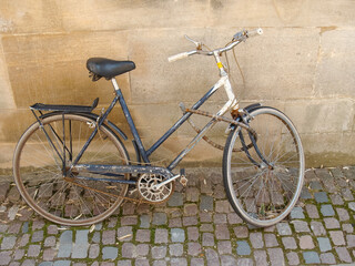 Fototapeta na wymiar Old rusty bike in London
