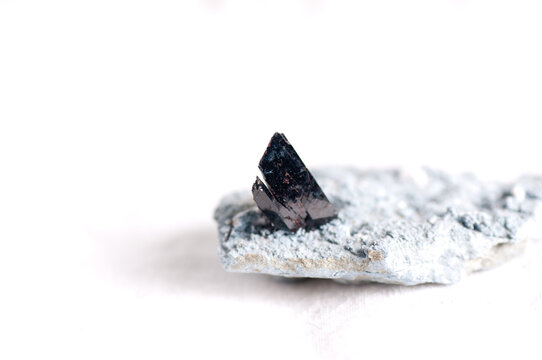 neptunite, natrolite on crossite