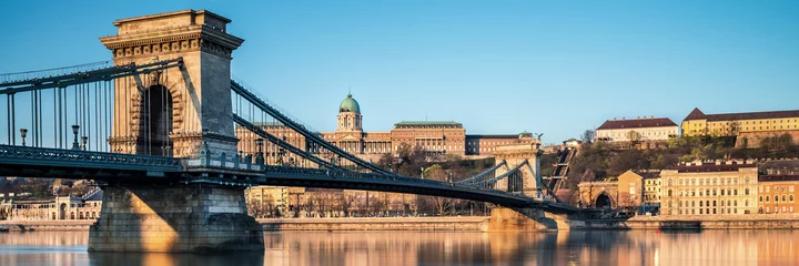 Photo sur Plexiglas Széchenyi lánchíd Budapest Castle and famous Chain Bridge in Budapest