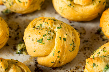 Homemade Buttery Garlic Knot Bread