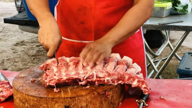 Chopping the pog bone in the outdoor fresh market 