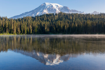Fototapeta na wymiar USA, Washington State. Mount Rainier National Park, Mount Rainier from Reflections Lake