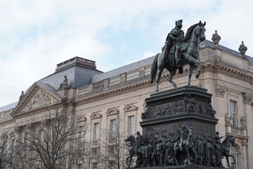 Fototapeta na wymiar Reiterstandbild Friedrich II. in Berlin Unter den Linden