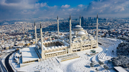 A beautiful, panoramic shot taken by a drone that captures Kelebekler valley. This scenery's vivid colors, its sea and its forest full of green trees create a marvellous view that is pleasing to eye.