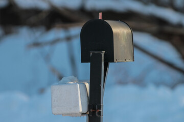 Mailbox with Flag Up