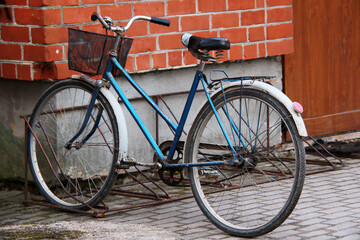 Naklejka na ściany i meble old bicycle with basket at front in the street