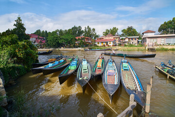 Fototapeta na wymiar Fishing boats in the Inle Lake, Myanmar (Burma)