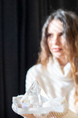 elegante Frau in Pullover 