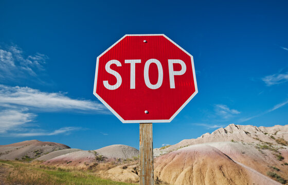 USA, South Dakota, Badlands National Park, Stop sign in mountain landscape