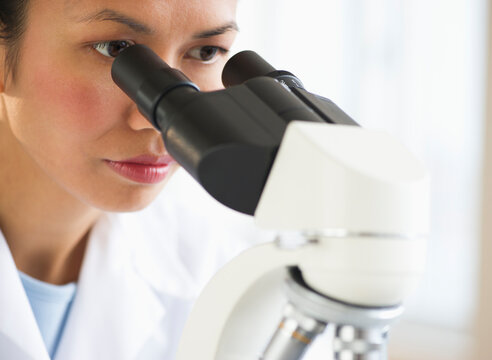 USA, New Jersey, Jersey City, Female scientist using microscope