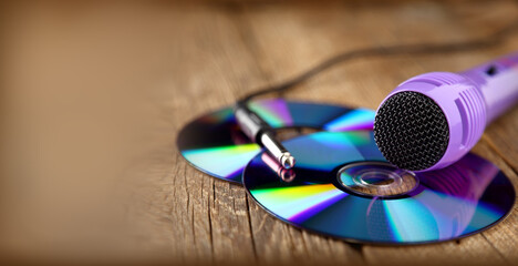 Microfono e DVD musicali