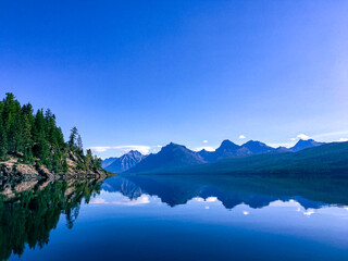 Fototapeta na wymiar view from on Lake McDonald Montana