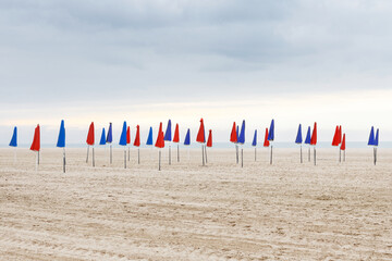Parasols sur la plage de Deauville