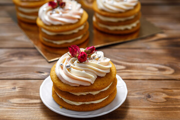 Sponge cake with cream, decorated with small flowers.