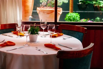 table setting in restaurant