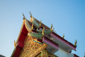 Golden temple buddhist dragons roof