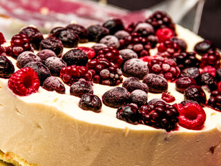 cheesecake with berries