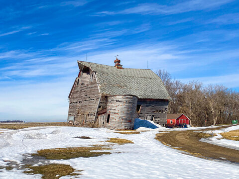 Old Deserted Barn still holds its structure