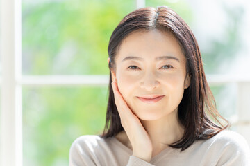 ミセス女性　スキンケアイメージ