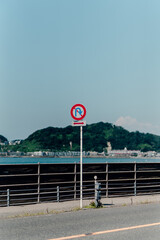 limit sign on the road