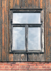 Altes Fenster - Blick in die Vergangenheit