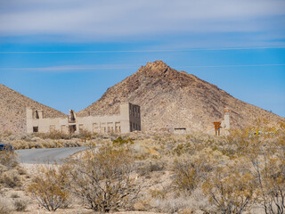 Fototapeta premium Sunny view of the abandon building in Rhyolite area