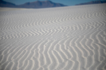Fototapeta na wymiar sand patterns in the largest gypsum white sand desert in the world, the White Sands National Park in New Mexico .